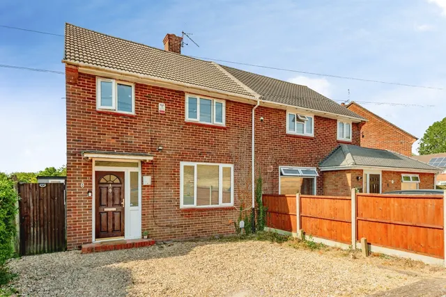 Malmstone Avenue, Merstham, Redhill, photo 1