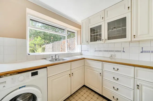 Emmbrook Gate, Wokingham, RG41, photo 3