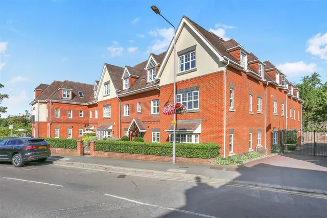 Upper Mulgrave Road, Cheam, SM2 7AY, photo 1