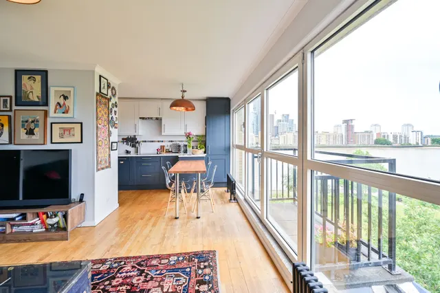 Photo 2 — 124 Tivoli Court, Rotherhithe Street, London