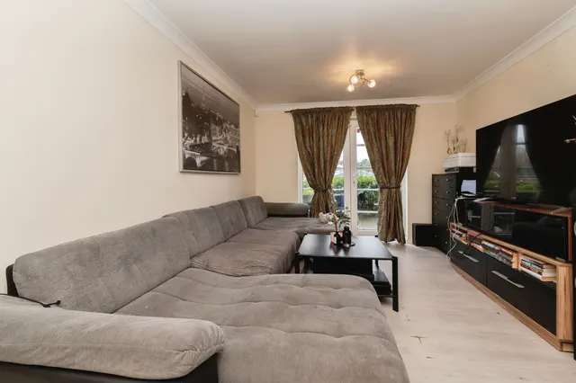 Photo 2 — Rawlyn Close, Chafford Hundred, Grays, Essex, RM16