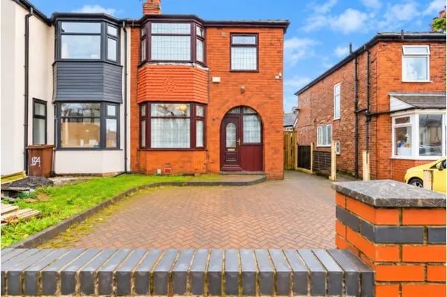 Parkhills Road, Bury, BL9, photo 1