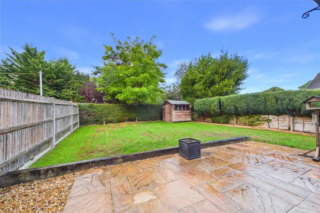 Spring Close, Sherborne St. John, RG24, photo 2