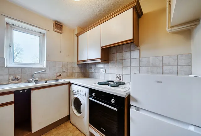 Photo 3 — Firs Close, Mitcham, CR4 1AX