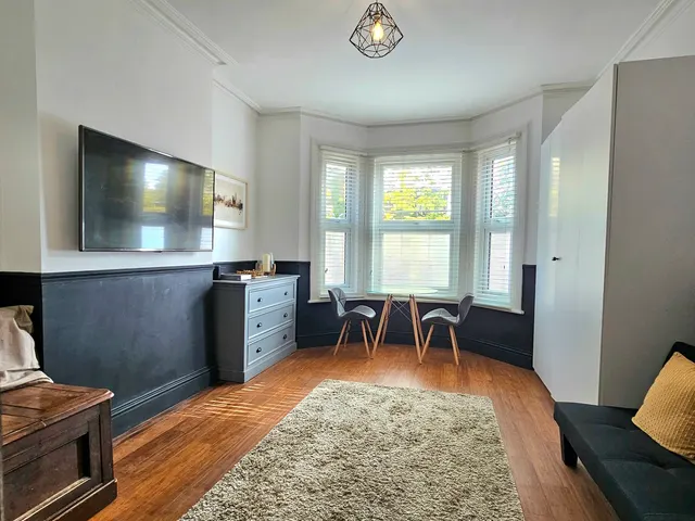 Maybury Road, Woking, GU21, photo 2