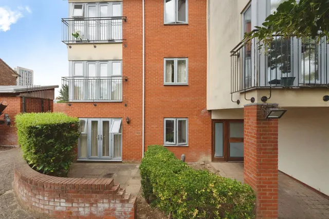 King Georges Avenue, Watford, photo 1