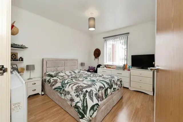 Photo 3 — King Georges Avenue, Watford
