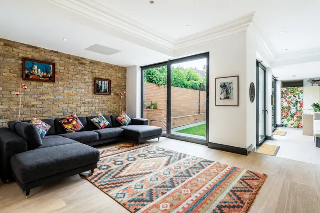 Photo 2 — Duke Road, Chiswick, West London