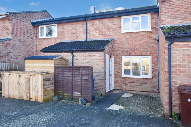 Medina Gardens, Bicester, photo 1