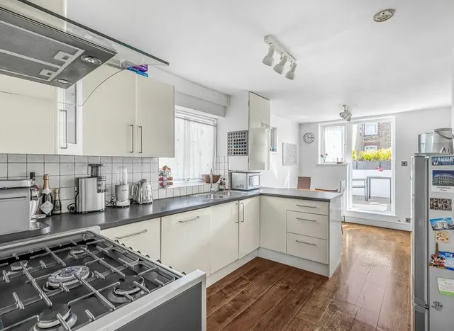 Photo 3 — Ingelow Road, Diamond Conservation Area, SW8