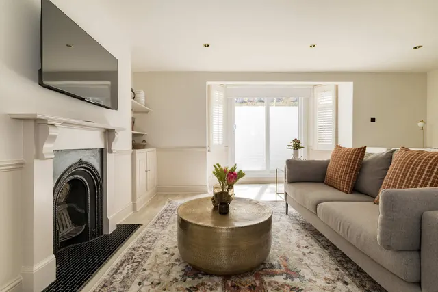 Clapham Road, SW9, photo 2
