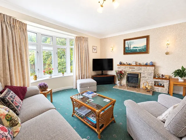 Elwell Manor Gardens, Weymouth, DT4, photo 2
