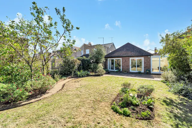 Wolsey Road, Ashford, TW15, photo 2
