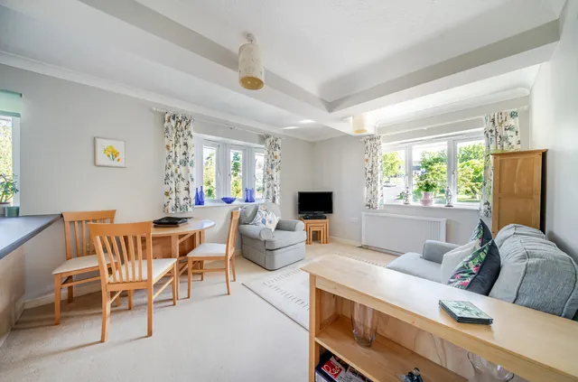 Greenfields Avenue, Alton, GU34, photo 2