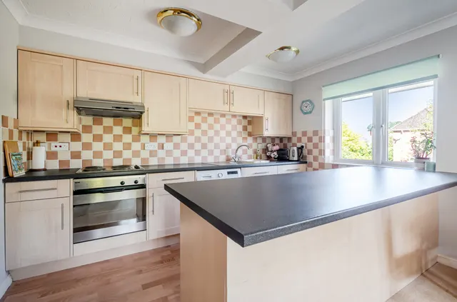 Greenfields Avenue, Alton, GU34, photo 3
