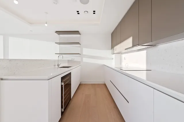Photo 3 — Bollinder Place, Carrara Tower, EC1V