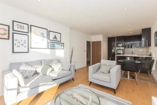 Longfield Avenue, Ealing, W5, photo 2