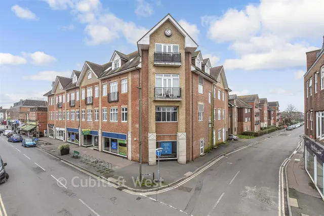 Lumley Road, Horley, RH6, photo 1