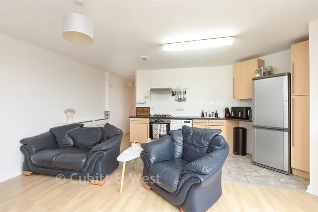 Lumley Road, Horley, RH6, photo 3