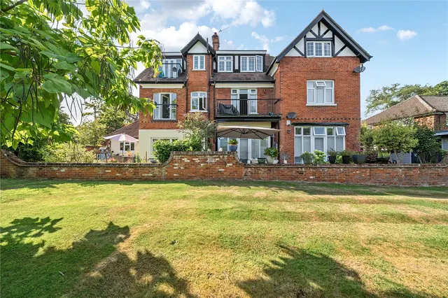 Pembroke Road, Woking, GU22, photo 1