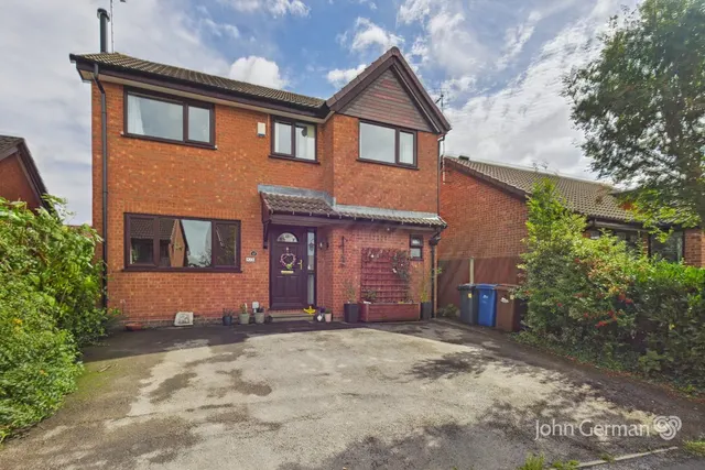 Sandpiper Drive, Uttoxeter, photo 1