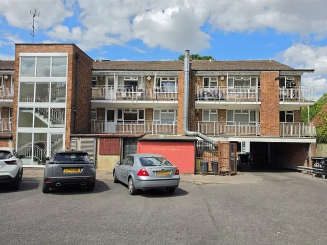Photo 2 — High Road, Eastcote, PINNER