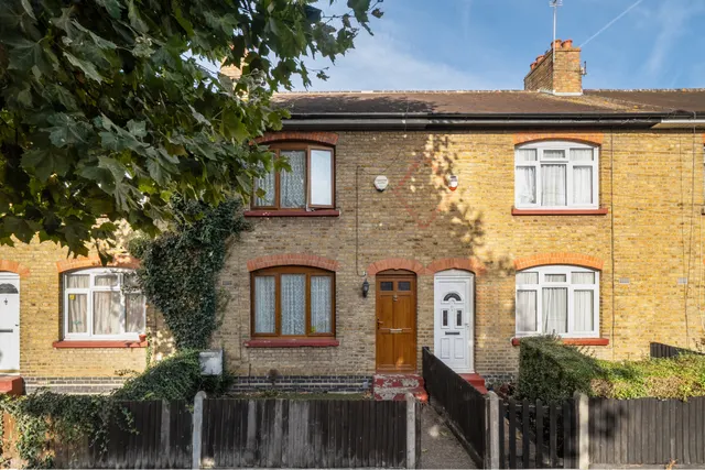 Rosedale Avenue, Hayes, UB3, photo 1