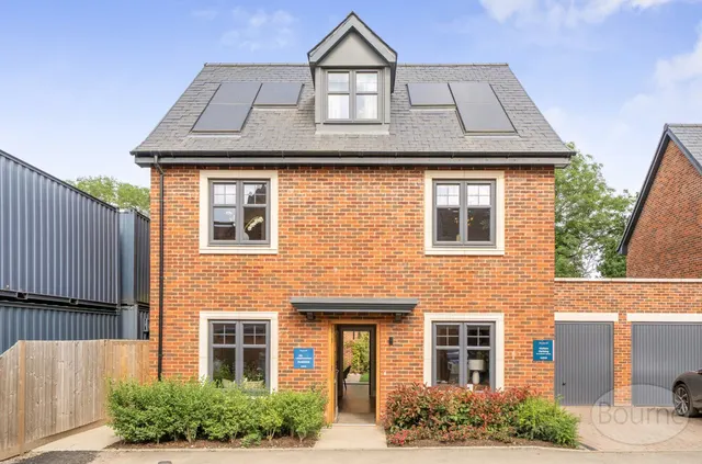 Brookwood Road, Petersfield, GU31, photo 1