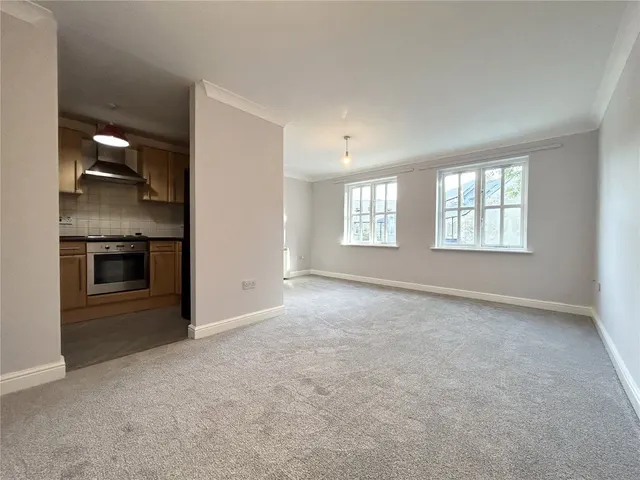 Lauren Close, Springhead, OL4, photo 2