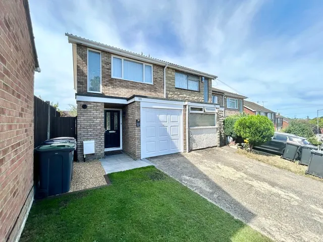 Tomlinson Avenue, Luton LU4 0UL, photo 1