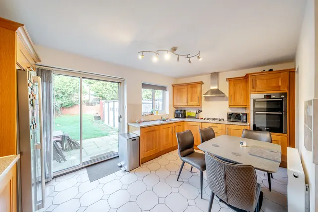Ferncroft Avenue, Ruislip, HA4, photo 3