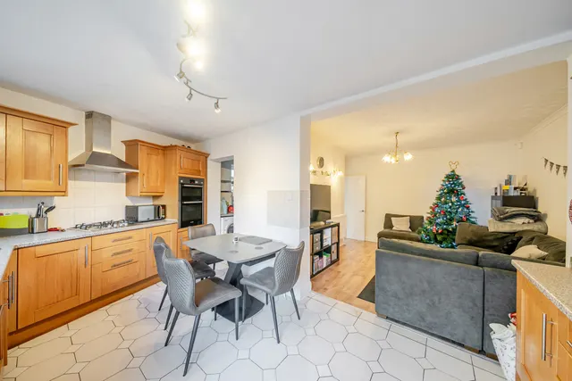 Ferncroft Avenue, Ruislip, HA4, photo 2