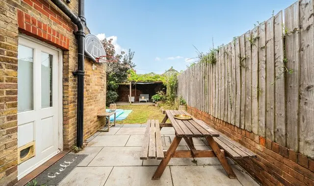 Albert Road, Ashtead, KT21, photo 2