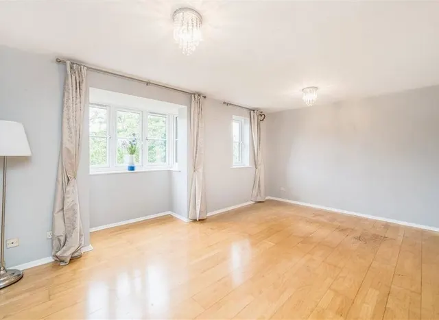 Photo 2 — Woodvale Way, Cricklewood, NW11