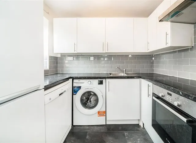 Photo 3 — Woodvale Way, Cricklewood, NW11