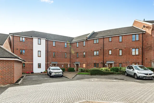 Peggs Way, Basingstoke, RG24, photo 1
