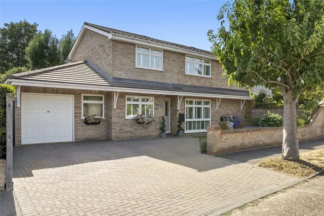 Crofton Avenue, Walton-On-Thames, Surrey, KT12, photo 1