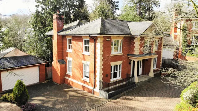 Warren Heights, Warren Hill, Loughton, photo 1