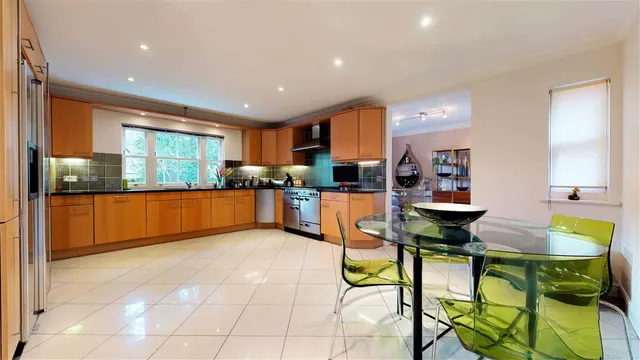 Photo 3 — Warren Heights, Warren Hill, Loughton
