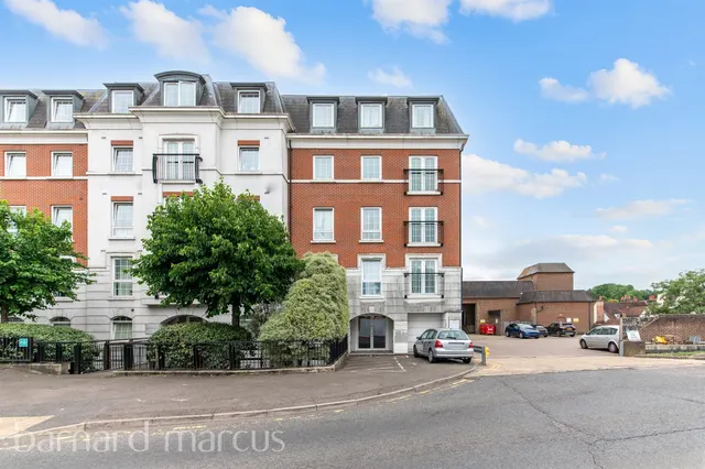 Station Approach, Epsom, photo 1
