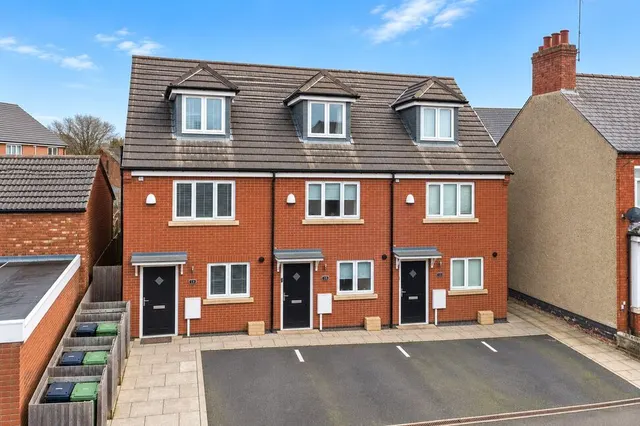 Milner Road, Finedon, NN9, photo 1