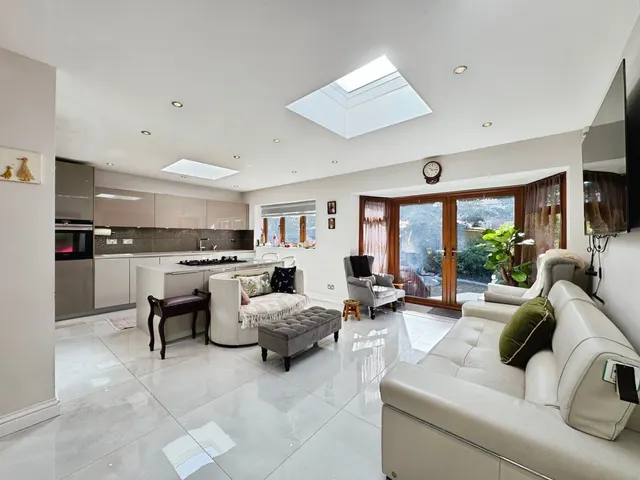 The Rise, Edgware, HA8, photo 2