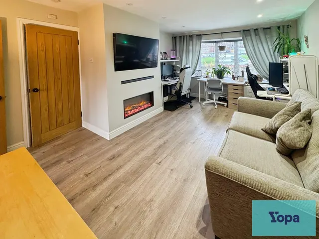 Elburton Road, Stoke-on-trent, ST4, photo 2