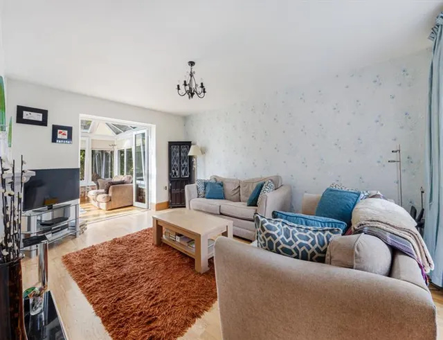 Warford Crescent, Alderley Edge, photo 3