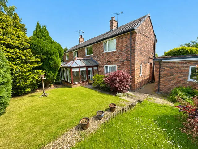 Warford Crescent, Alderley Edge, photo 2