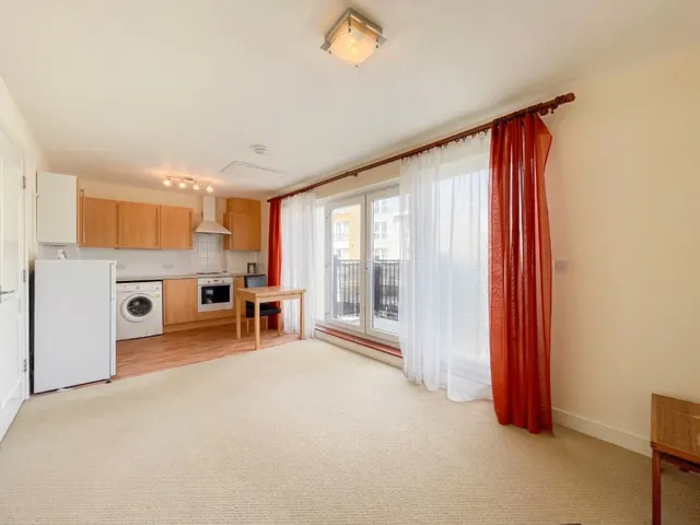 Admirals Way, Gravesend, DA12, photo 2