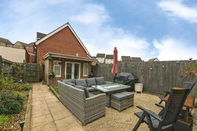 Cloakham Drive, Axminster, EX13, photo 2