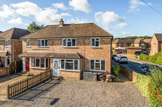 Willow Road, Godalming, GU7, photo 1