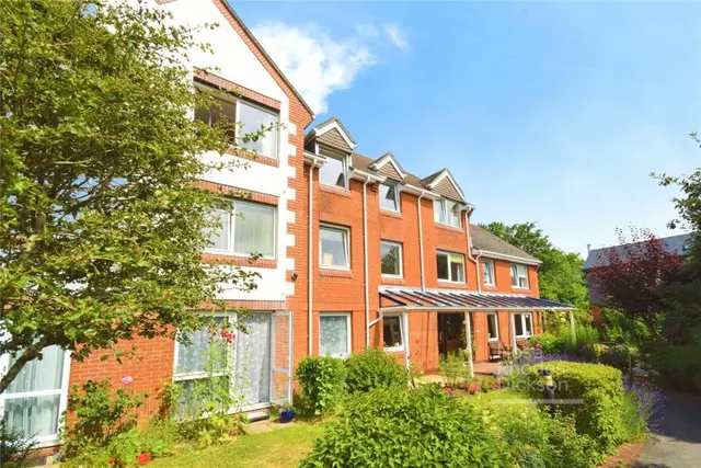 Crocker Street, Newport, PO30, photo 1