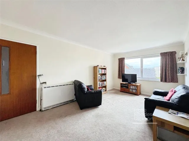 Crocker Street, Newport, PO30, photo 2